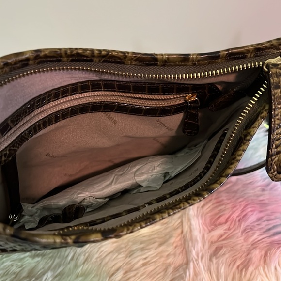 Brahmin Josy Green Leather Croc embossed Crossbody
10 1/4 w
9” l - Picture 2 of 6